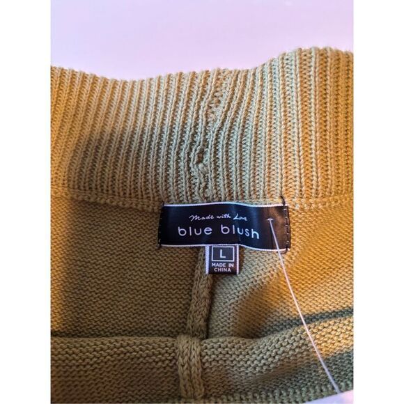 Blue Blush Sweater Shorts - Picture 3 of 4